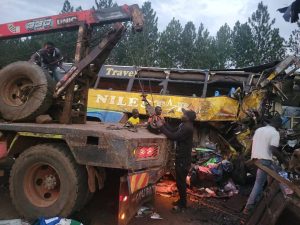 Police and rescue teams at the scene of the Kitaleba bus crash along the Kampala–Gulu Highway on October 22, 2025. (Courtesy Photo)